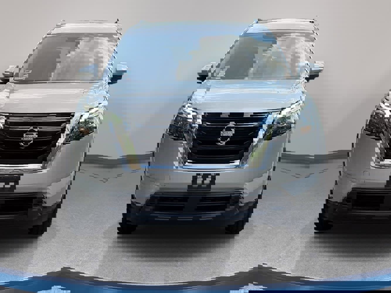 Used 2024 Nissan Pathfinder SV image 2