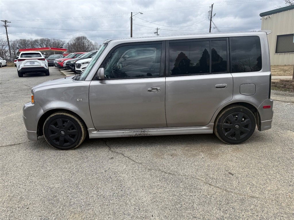 Used 2004 Scion xB image 2
