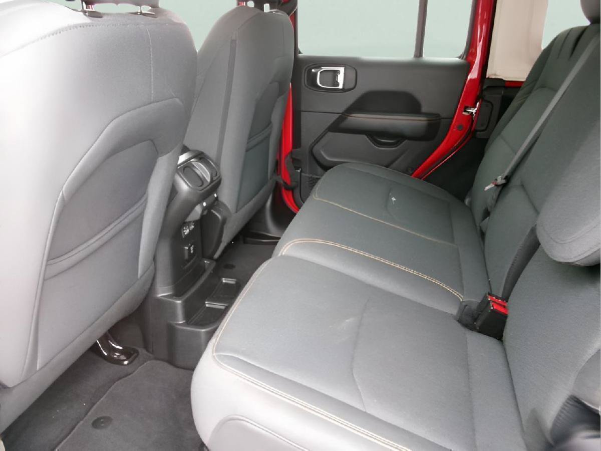 Used 2025 Jeep Wrangler Unlimited Sahara w/ Safety Group AWD/4WD image 9