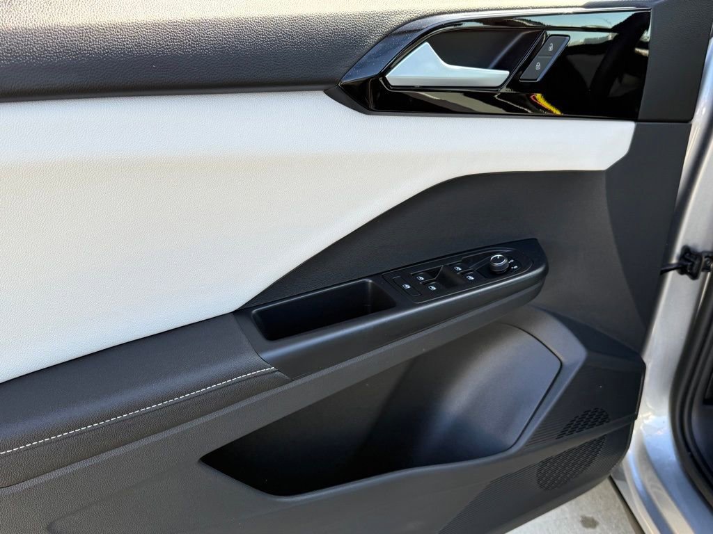 New 2026 Volkswagen Taos S image 9