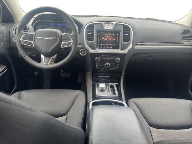 Used 2023 Chrysler 300 Touring image 10