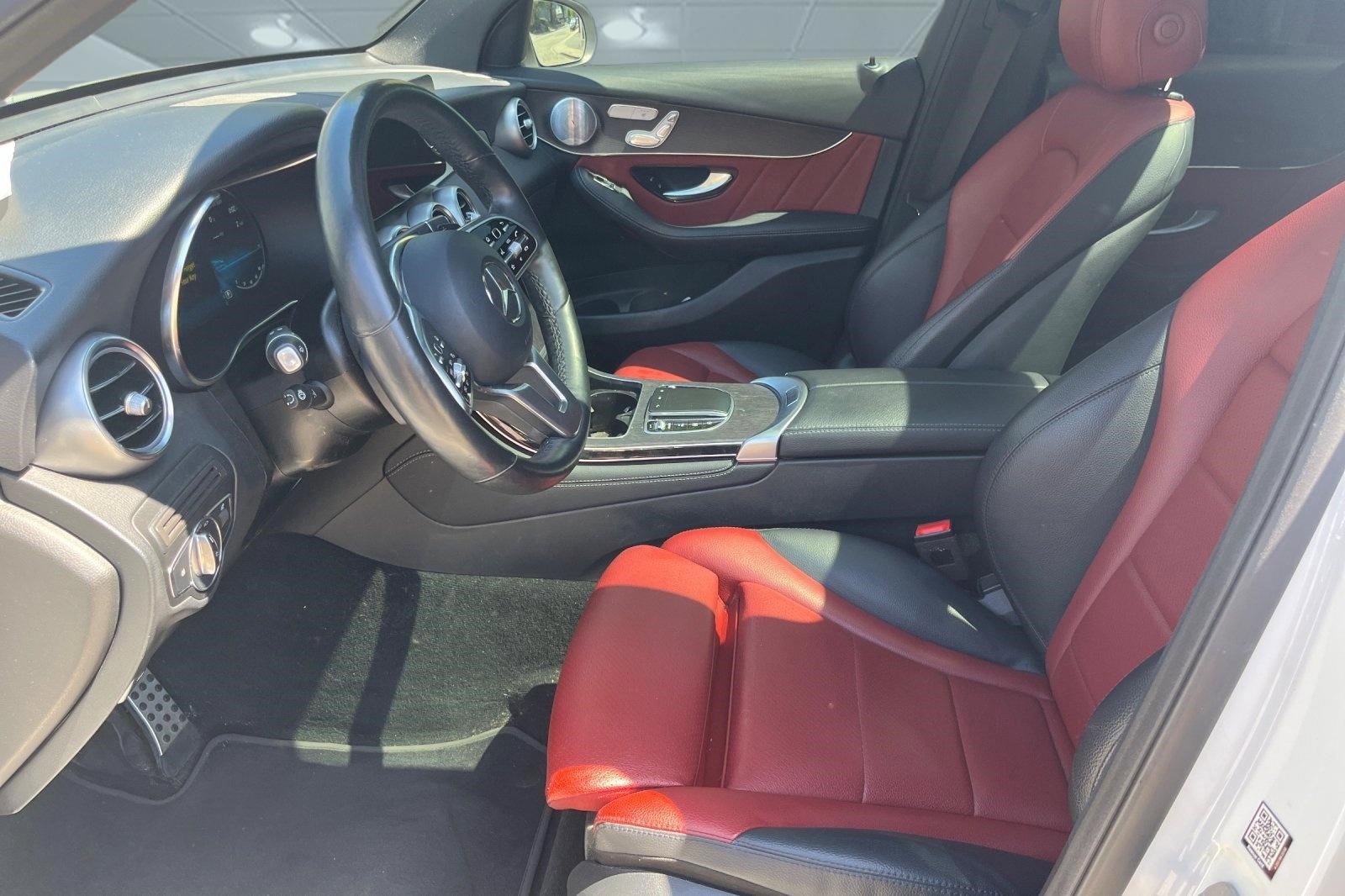 Used 2021 Mercedes-Benz GLC 300 4MATIC image 3
