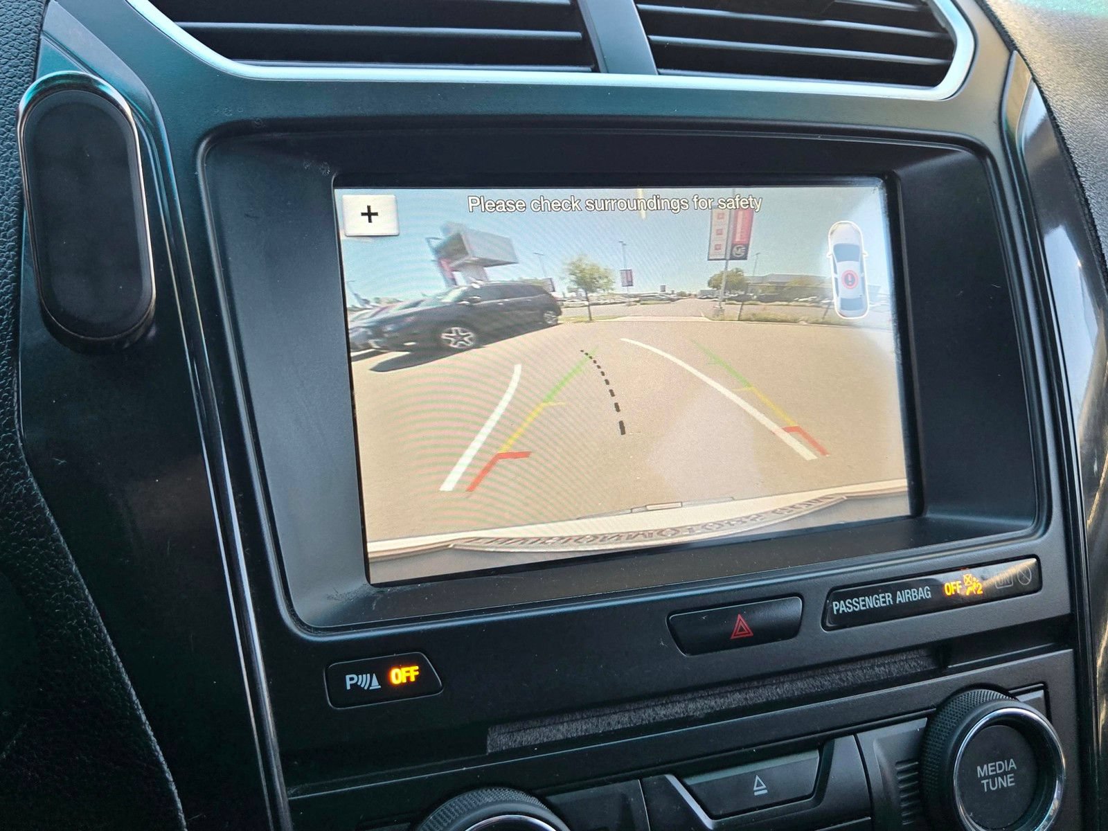 Used 2017 Ford Explorer XLT w/ Equipment Group 202A FWD image 22