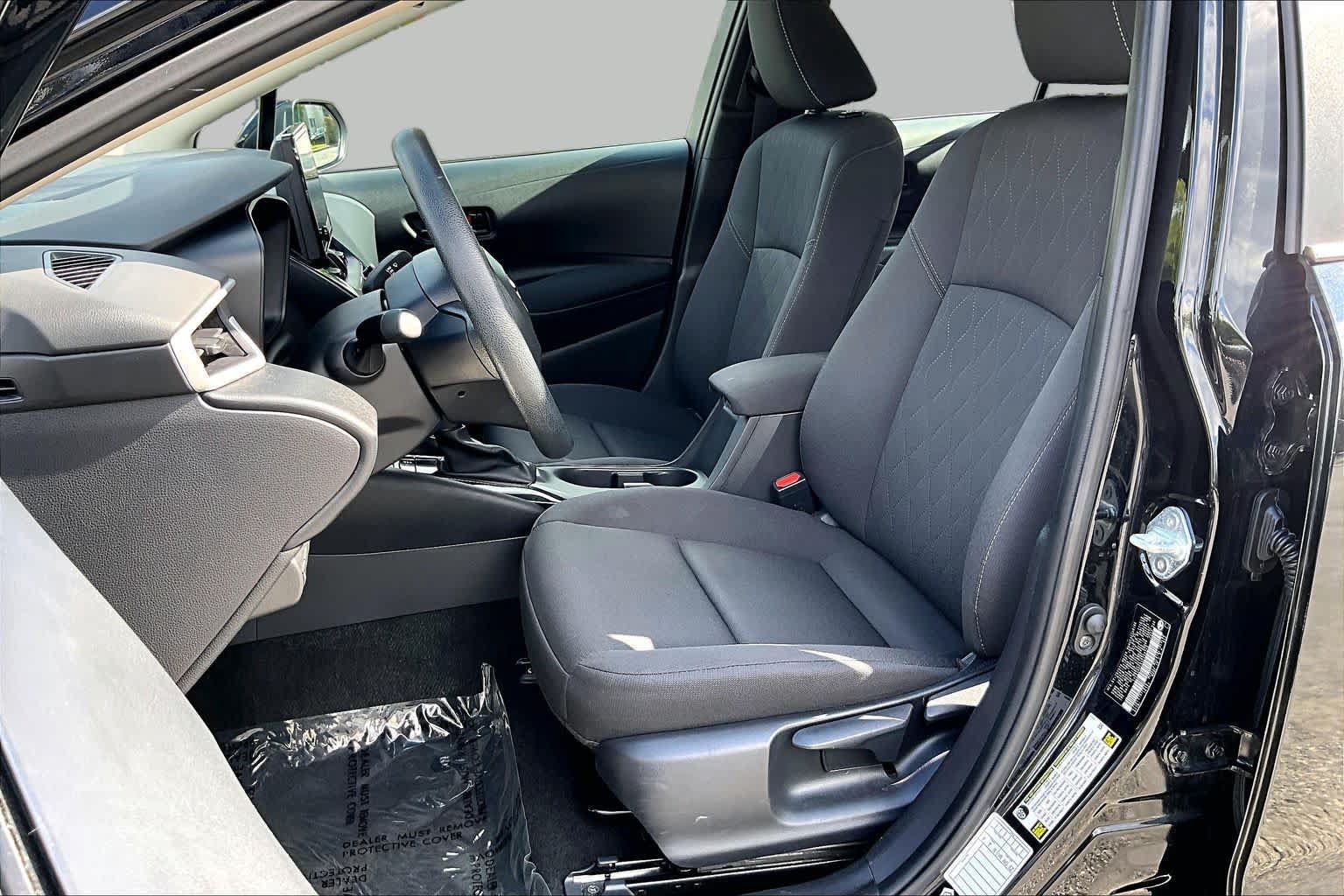 Used 2025 Toyota Corolla LE FWD image 8