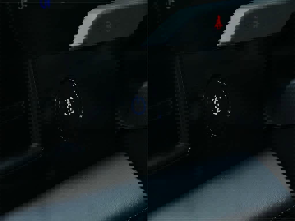 Used 2020 Porsche Taycan Turbo image 18