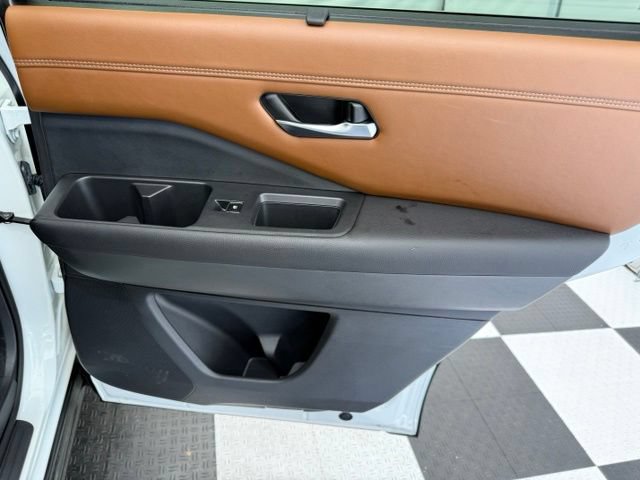 Used 2023 Nissan Pathfinder Platinum AWD/4WD image 30
