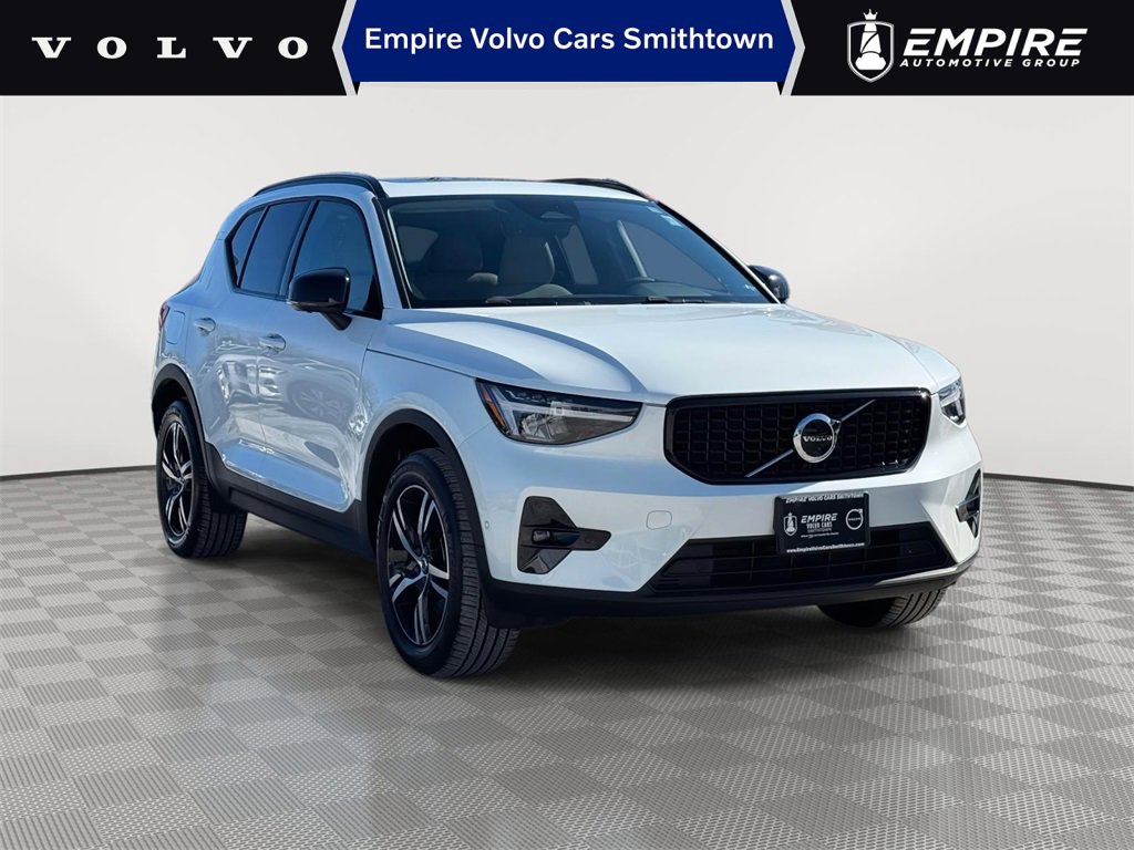Used 2023 Volvo XC40 B5 Plus w/ Driver Assist Package image 1