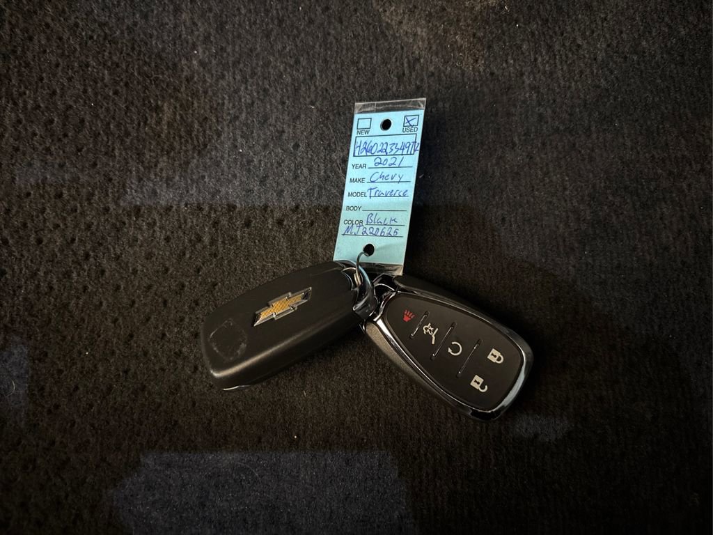 Used 2021 Chevrolet Traverse LT image 38