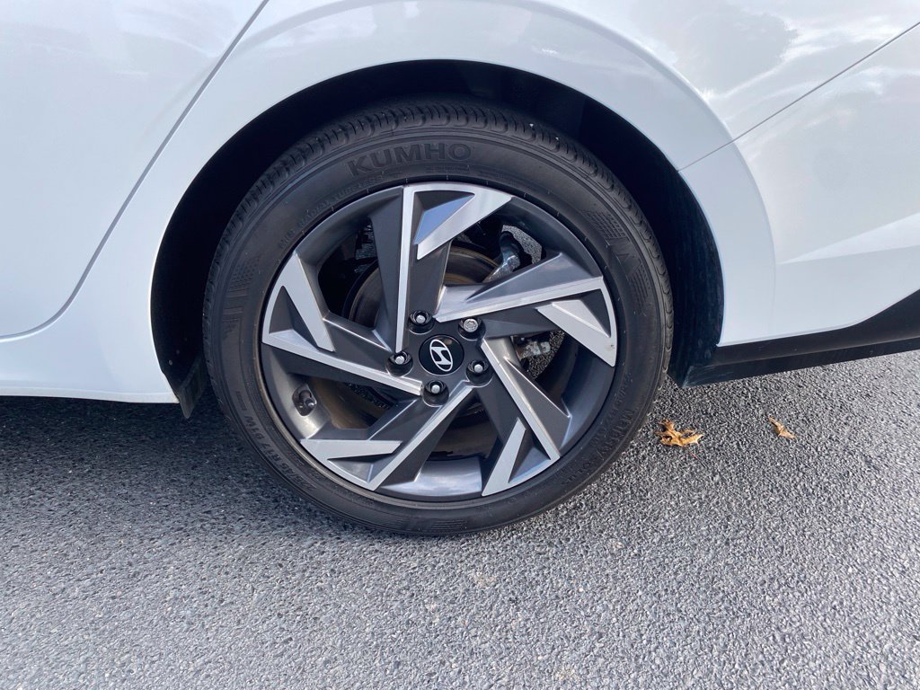 Certified 2024 Hyundai Elantra Limited FWD image 9