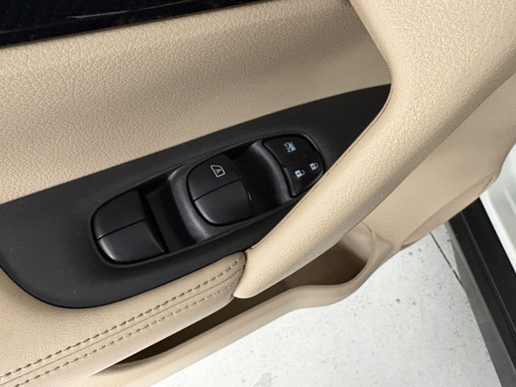 Used 2017 Nissan Rogue SL w/ SL Premium Package FWD image 27
