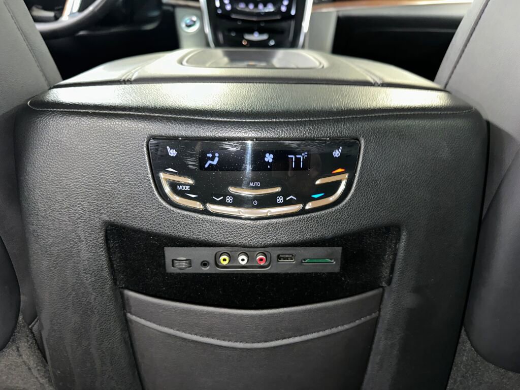 Used 2016 Cadillac Escalade ESV Luxury image 29