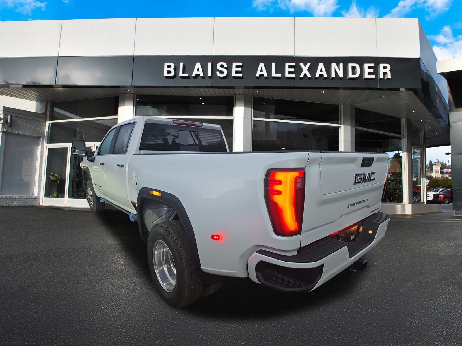 New 2026 GMC Sierra 3500 Denali Ultimate AWD/4WD image 6