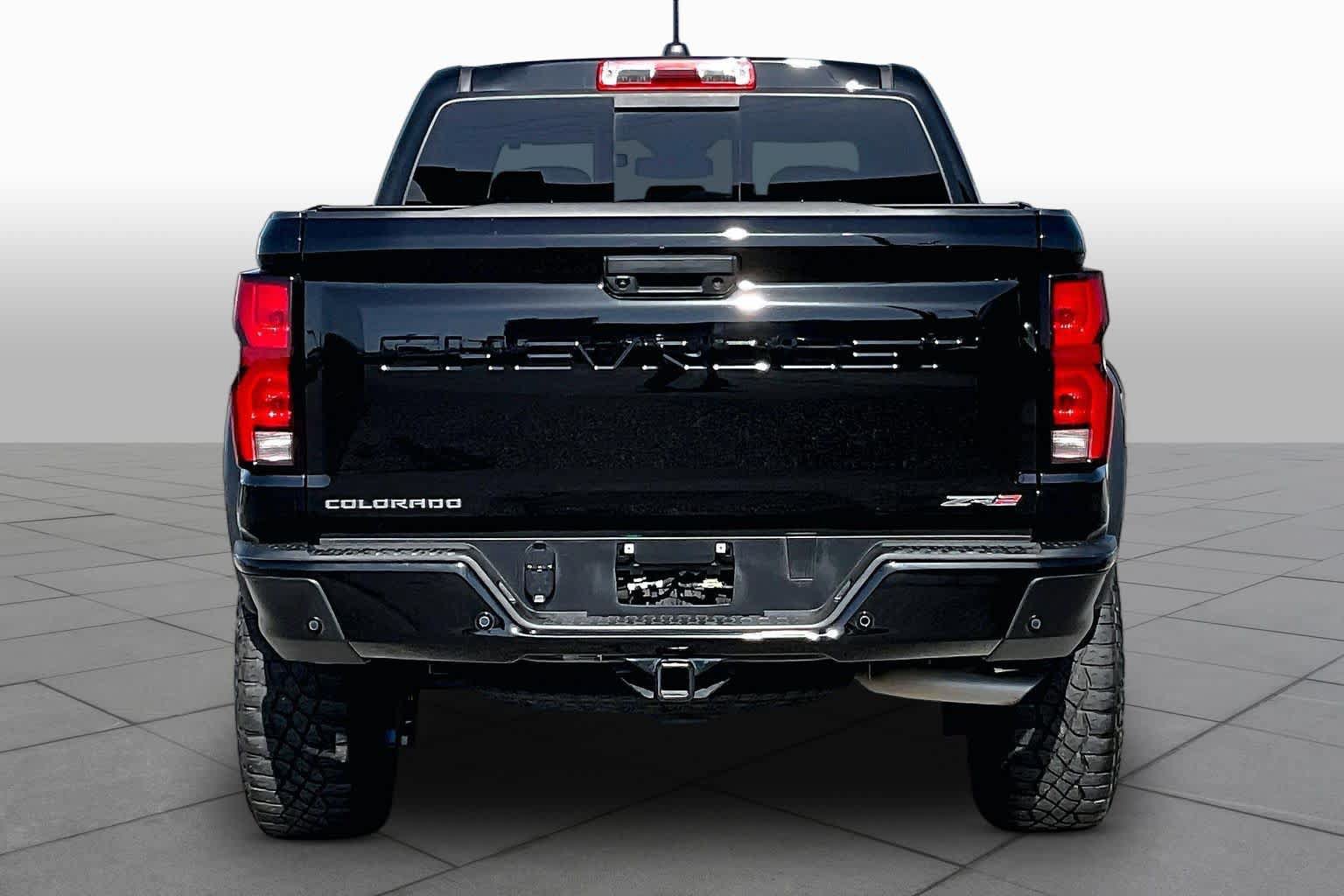 Used 2024 Chevrolet Colorado ZR2 w/ Technology Package AWD/4WD image 5