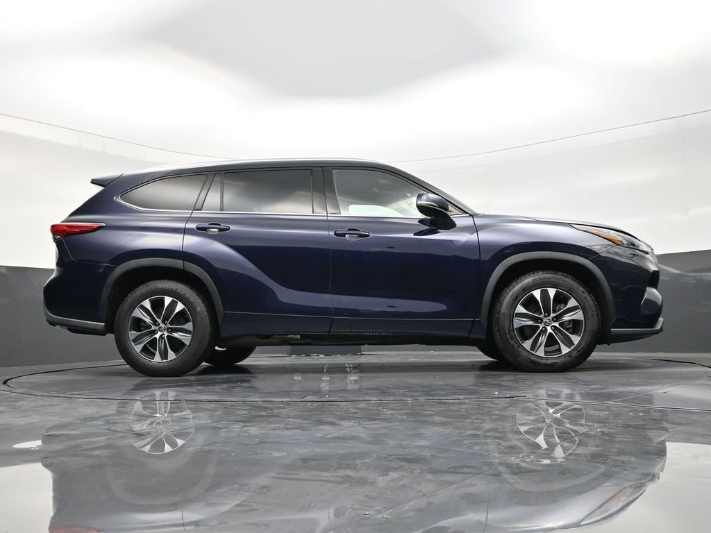 Used 2020 Toyota Highlander XLE image 24