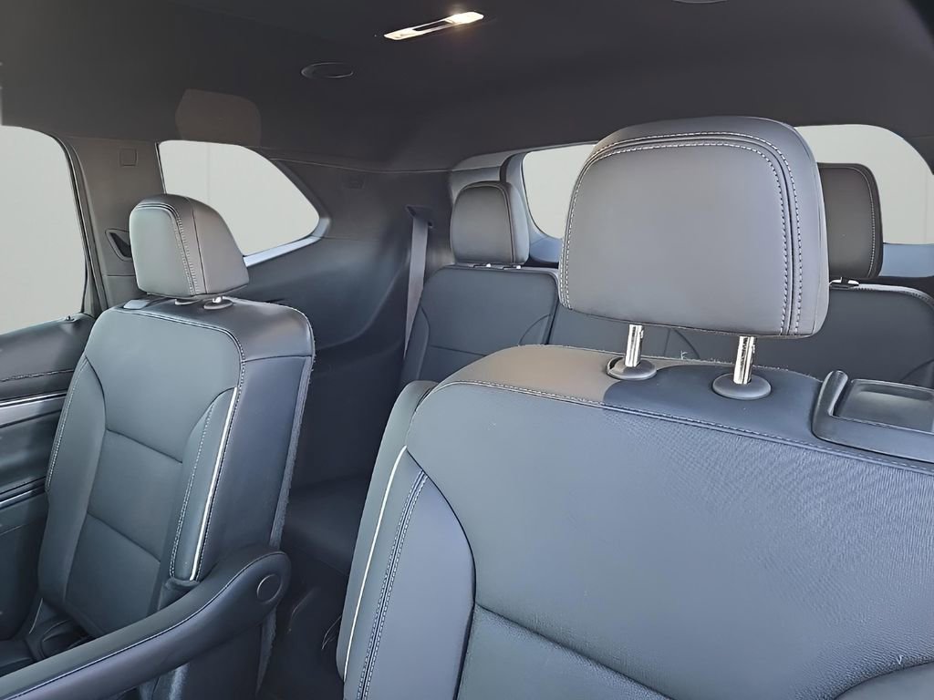 Used 2025 Buick Enclave Preferred image 13