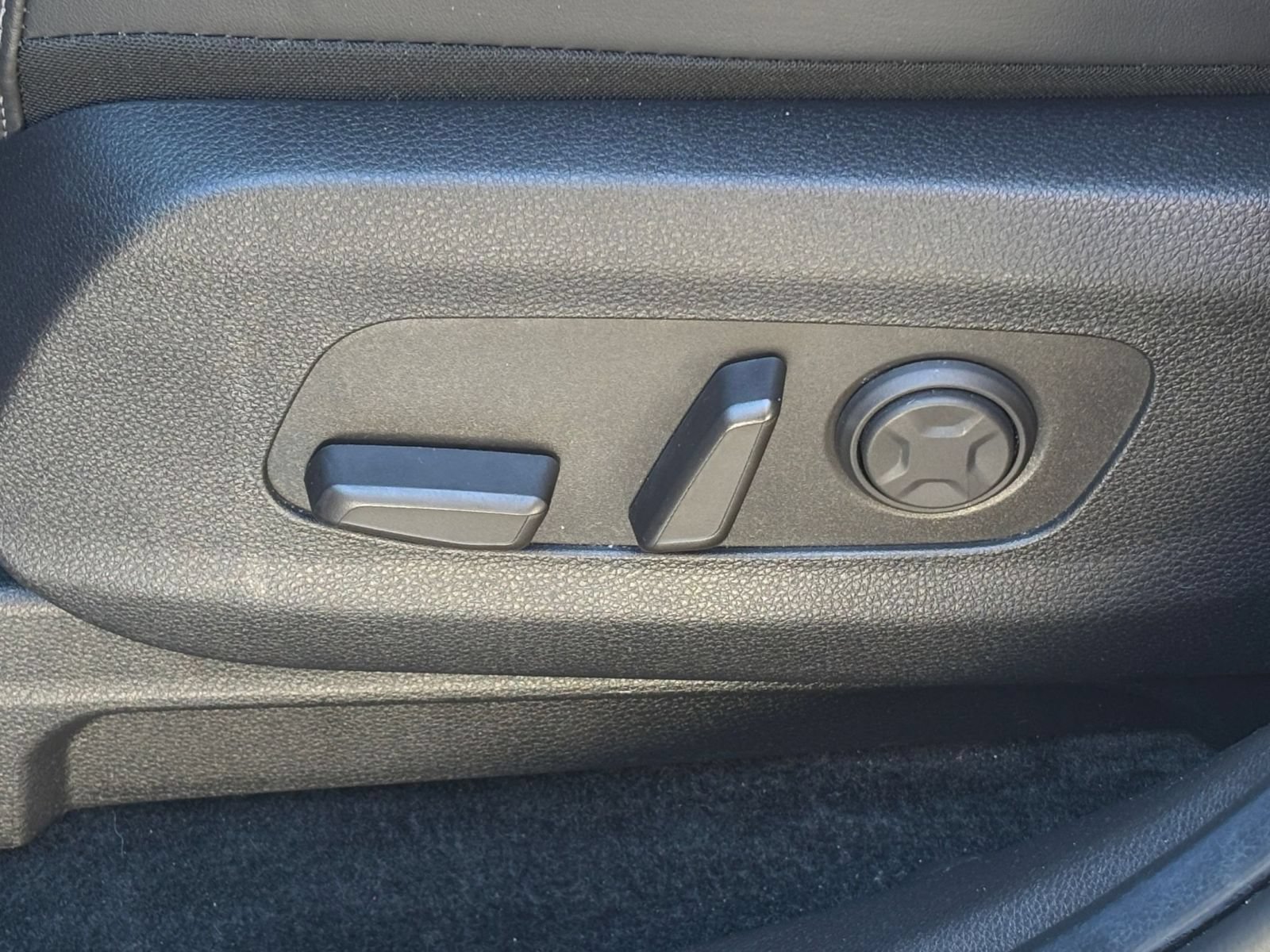 Used 2026 Kia Carnival FWD image 22