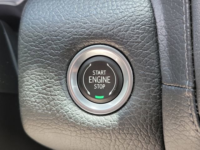Used 2022 GMC Yukon XL Denali AWD/4WD image 29