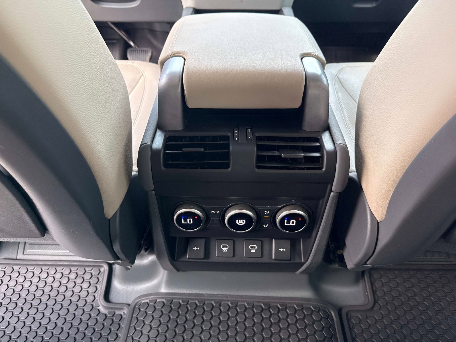 Used 2022 Land Rover Defender 110 S image 16