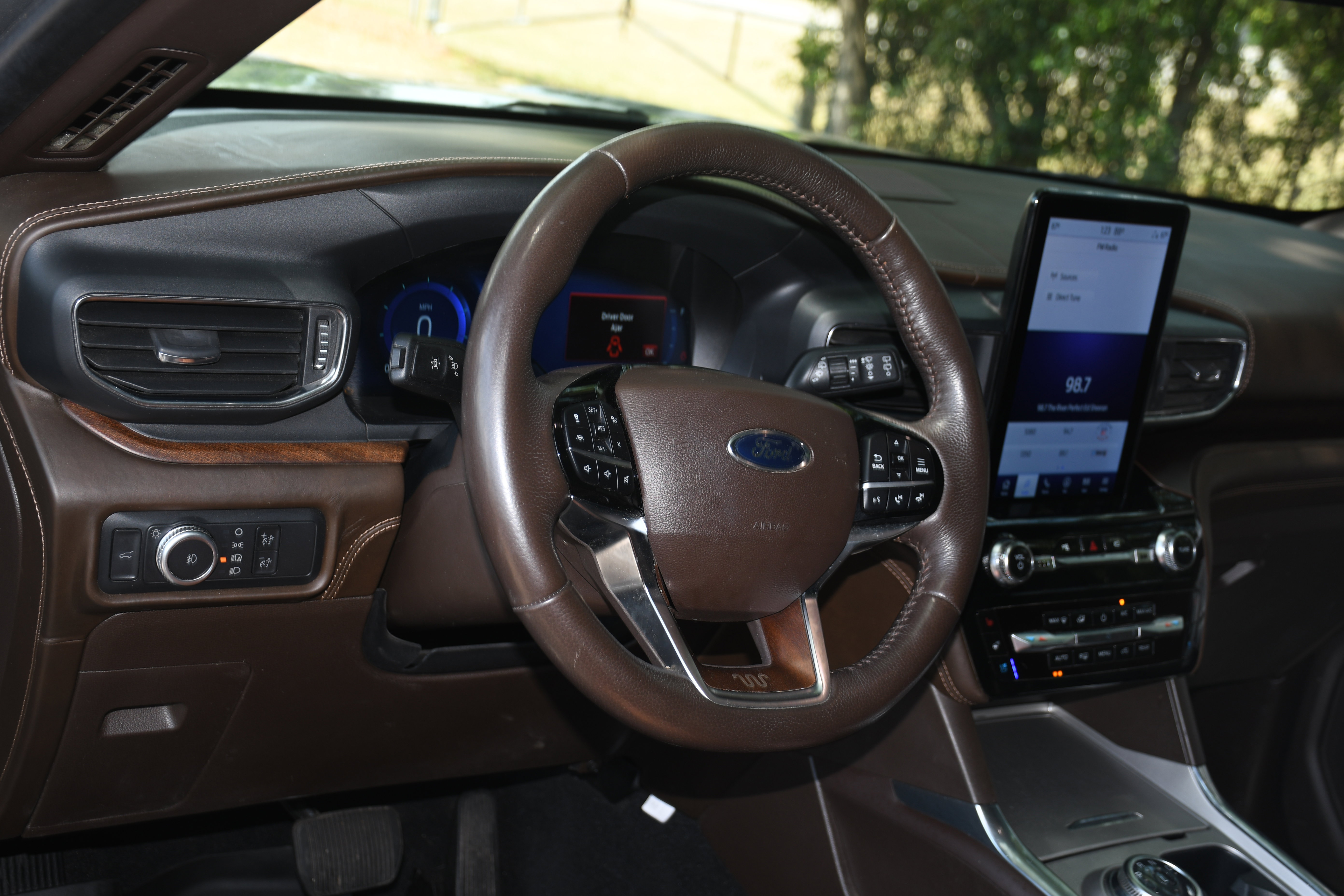 Used 2022 Ford Explorer King Ranch w/ Class IV Trailer Tow Package RWD image 9