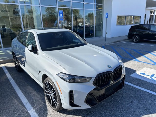Used 2024 BMW X6 xDrive40i w/ Executive Package image 7