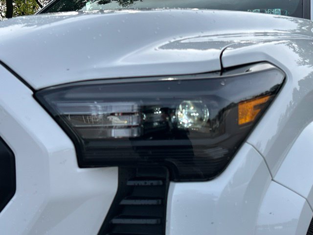 Certified 2026 Toyota Tacoma SR5 AWD/4WD image 10