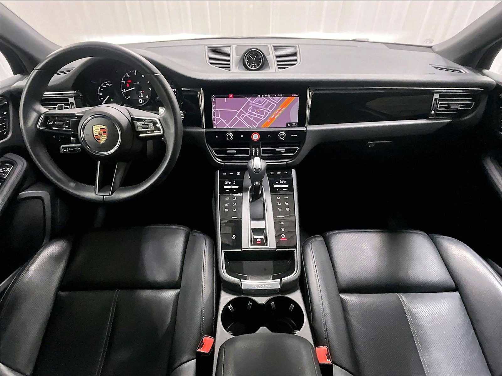 Used 2025 Porsche Macan image 17