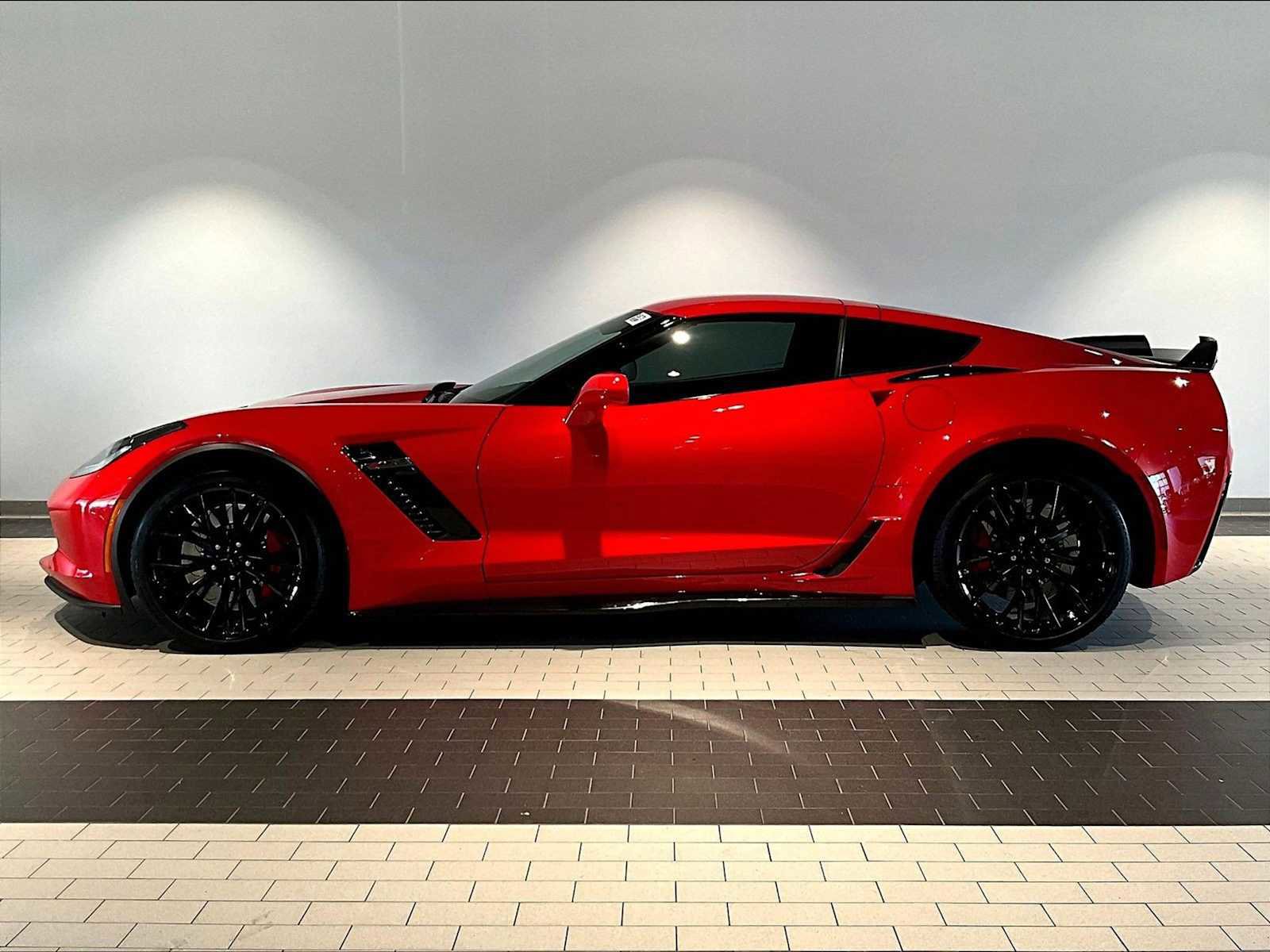 Used 2016 Chevrolet Corvette Z06 w/ 3LZ Preferred Equipment Group image 2