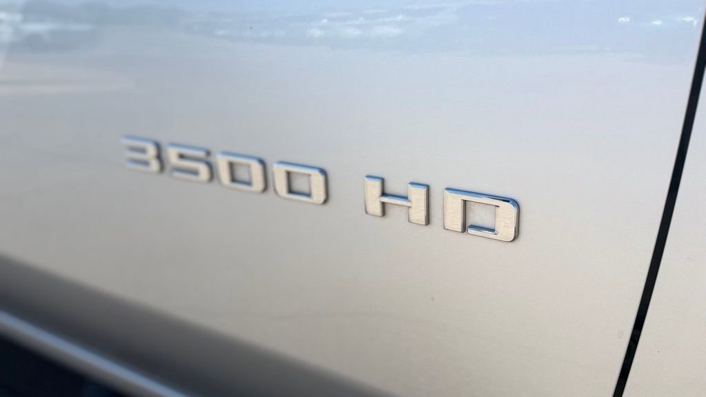 Used 2022 Chevrolet Silverado 3500 LT image 3