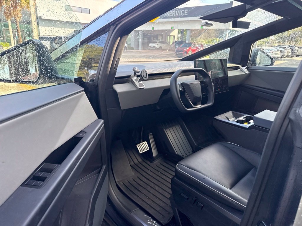 Used 2025 Tesla Cybertruck AWD Crew Cab image 8