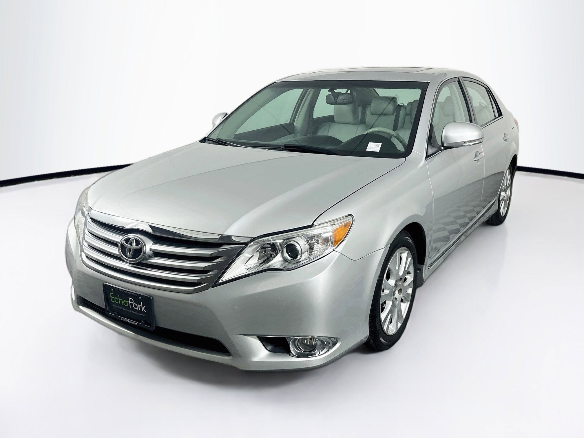 Used 2012 Toyota Avalon FWD image 3