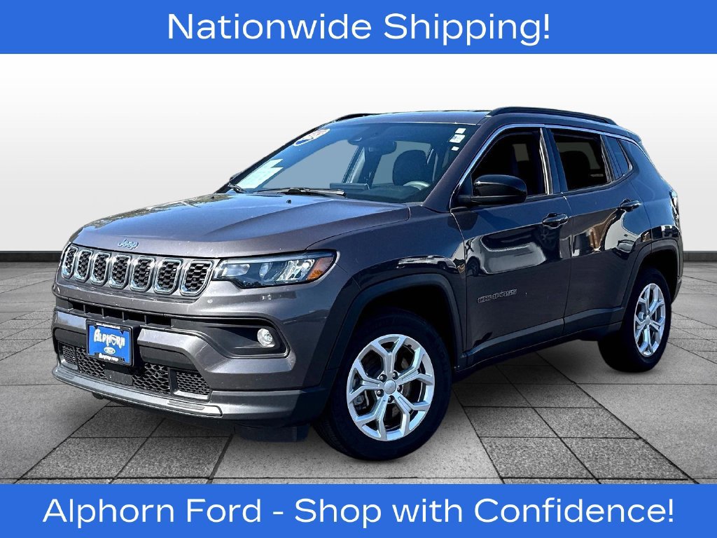 Used 2024 Jeep Compass Latitude AWD/4WD image 3