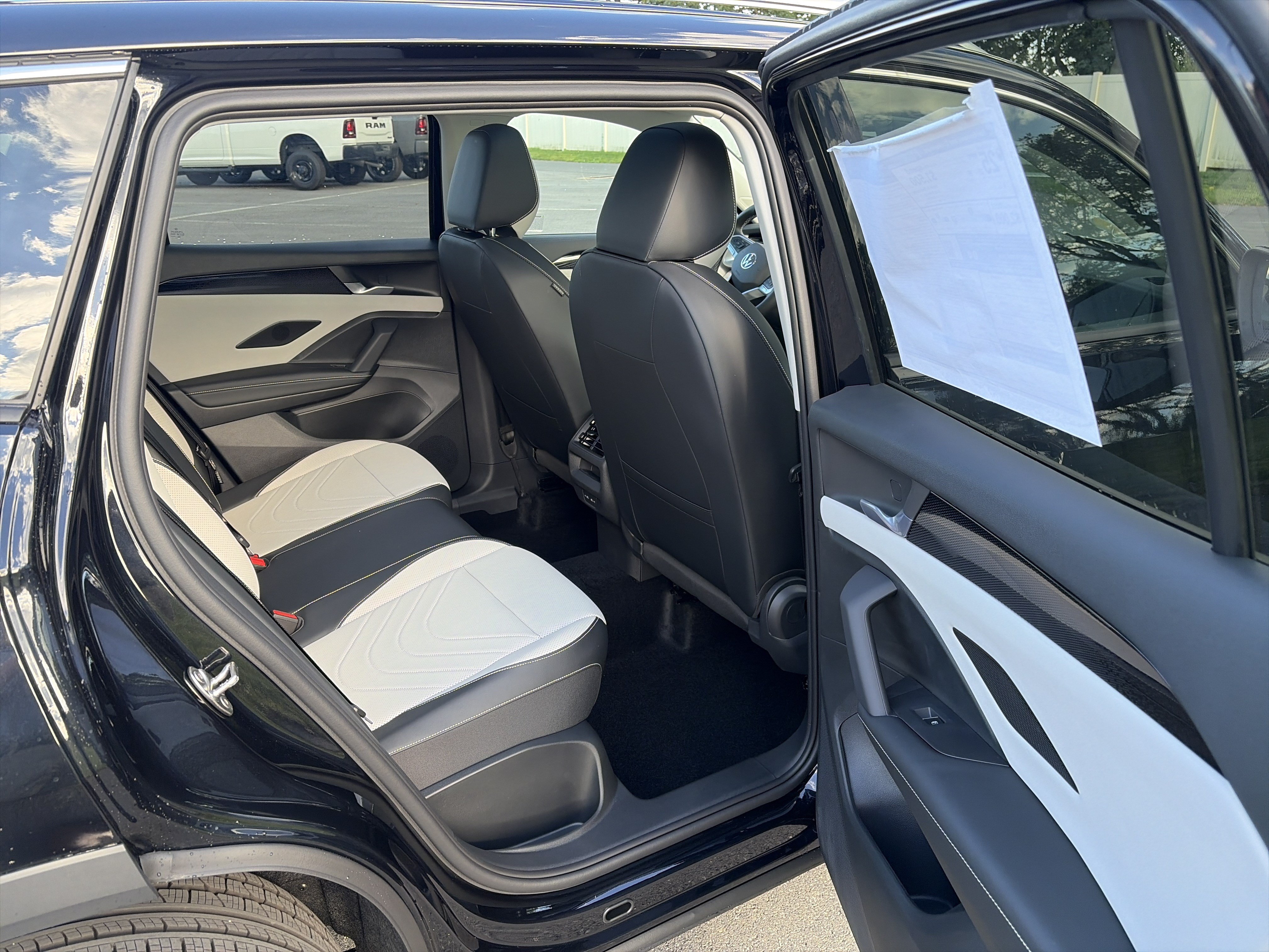 New 2026 Volkswagen Tiguan SE AWD/4WD image 18