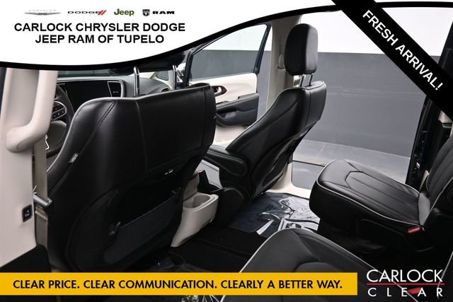 Used 2023 Chrysler Pacifica Limited FWD image 28