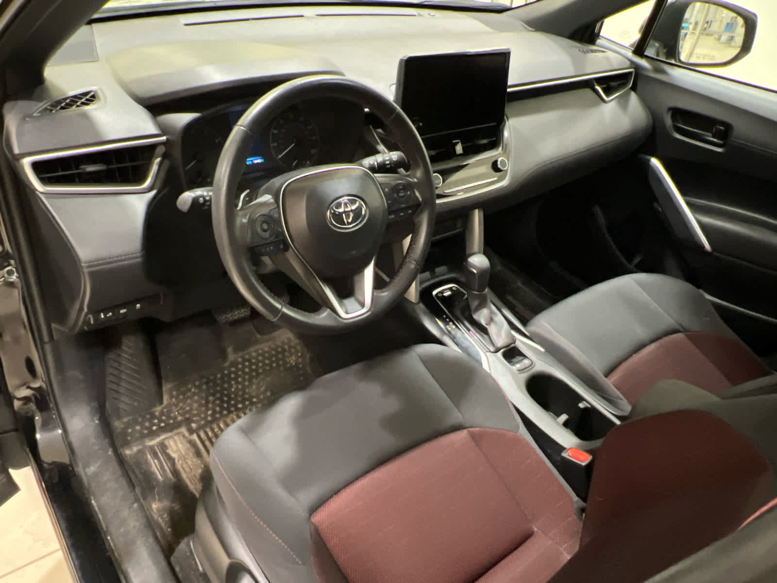 Used 2024 Toyota Corolla Cross AWD Hybrid image 12