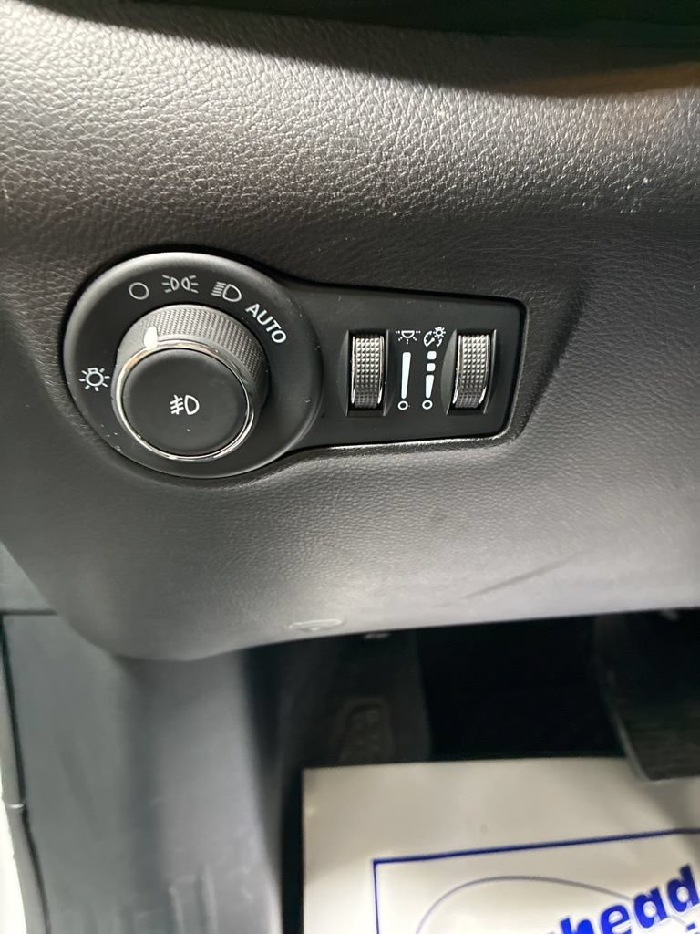 Used 2025 Jeep Compass Trailhawk AWD/4WD image 12