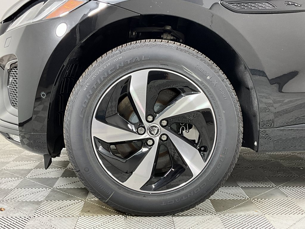 New 2026 Jaguar F-PACE R-Dynamic S image 9