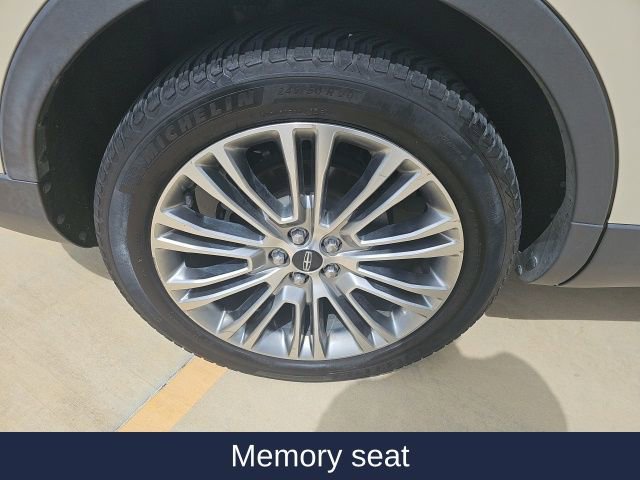Used 2018 Lincoln MKX Reserve w/ Driver Assistance Package AWD/4WD image 12