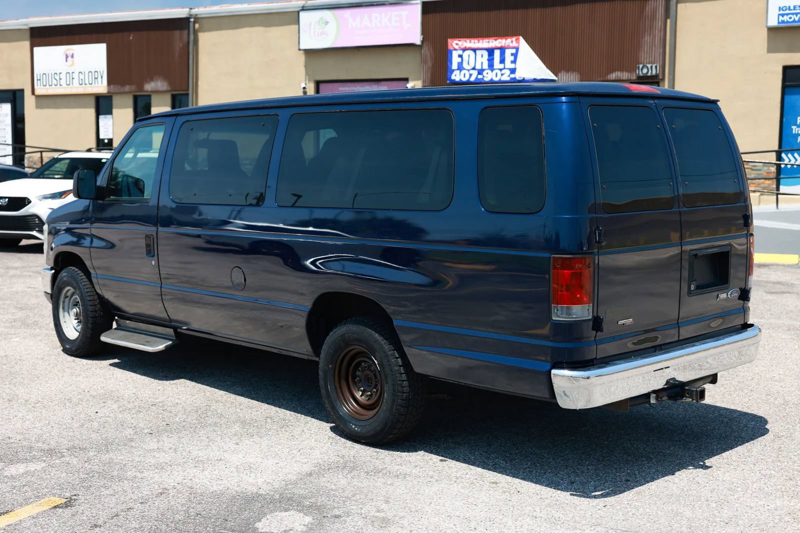 Used 2011 Ford E-350 and Econoline 350 XLT RWD image 4