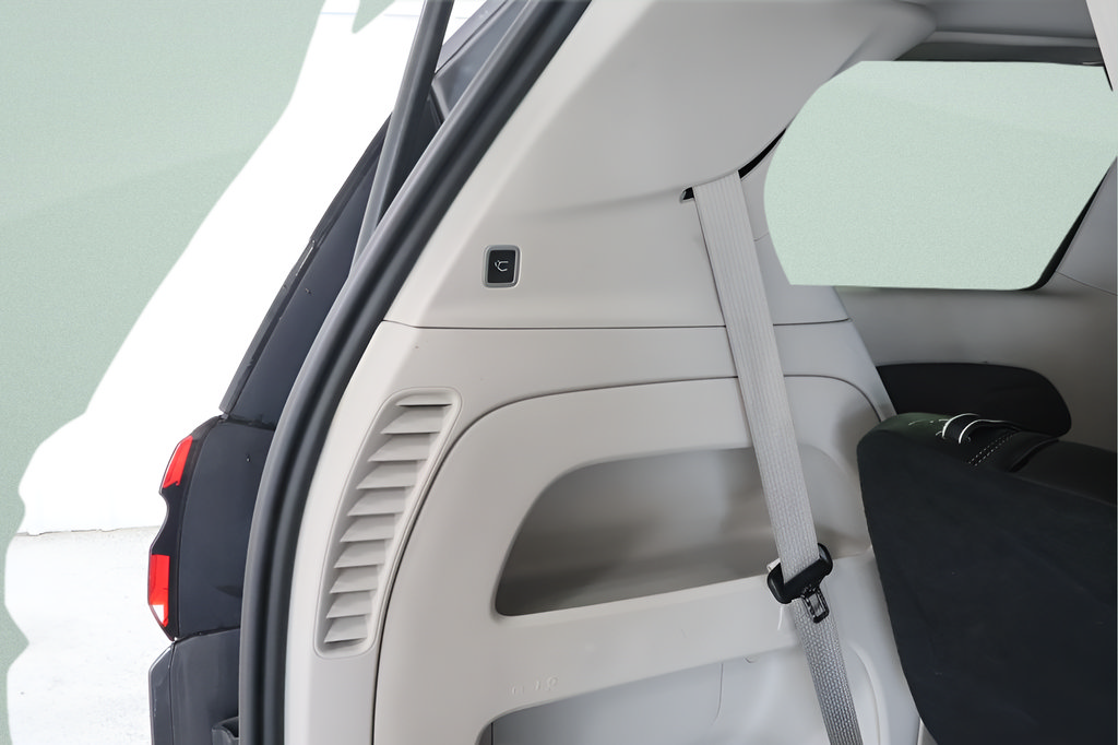 Used 2023 Chrysler Pacifica Touring-L FWD image 25
