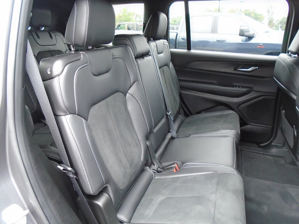 Certified 2025 Jeep Grand Cherokee L Altitude AWD/4WD image 10