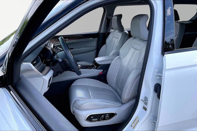 Used 2023 Jeep Grand Cherokee L Summit w/ Advanced Protech Group IV AWD/4WD image 15