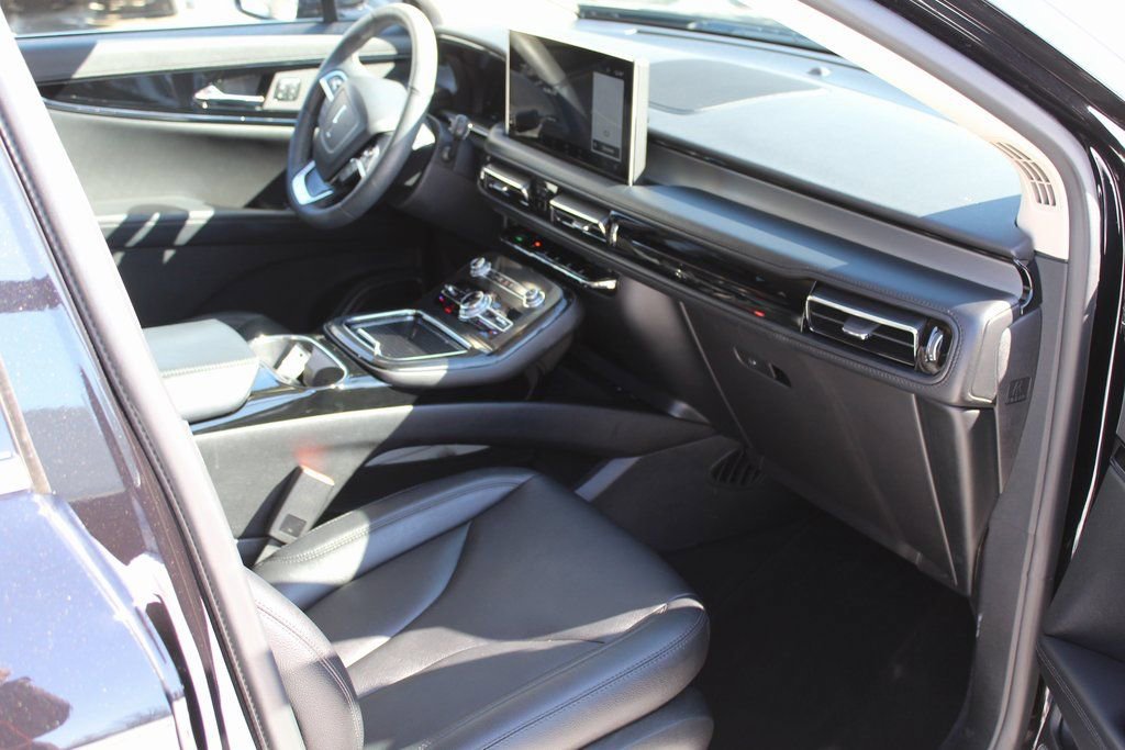 Used 2023 Lincoln Nautilus AWD w/ Premium Package image 17