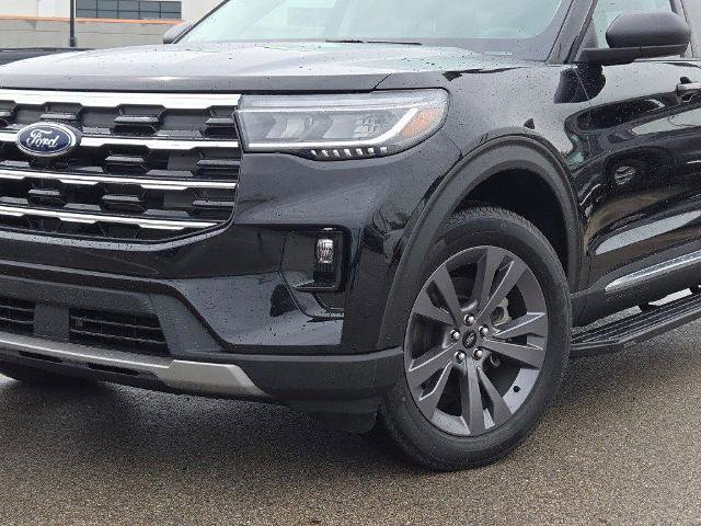 Certified 2025 Ford Explorer Active w/ Active Comfort Package AWD/4WD image 3