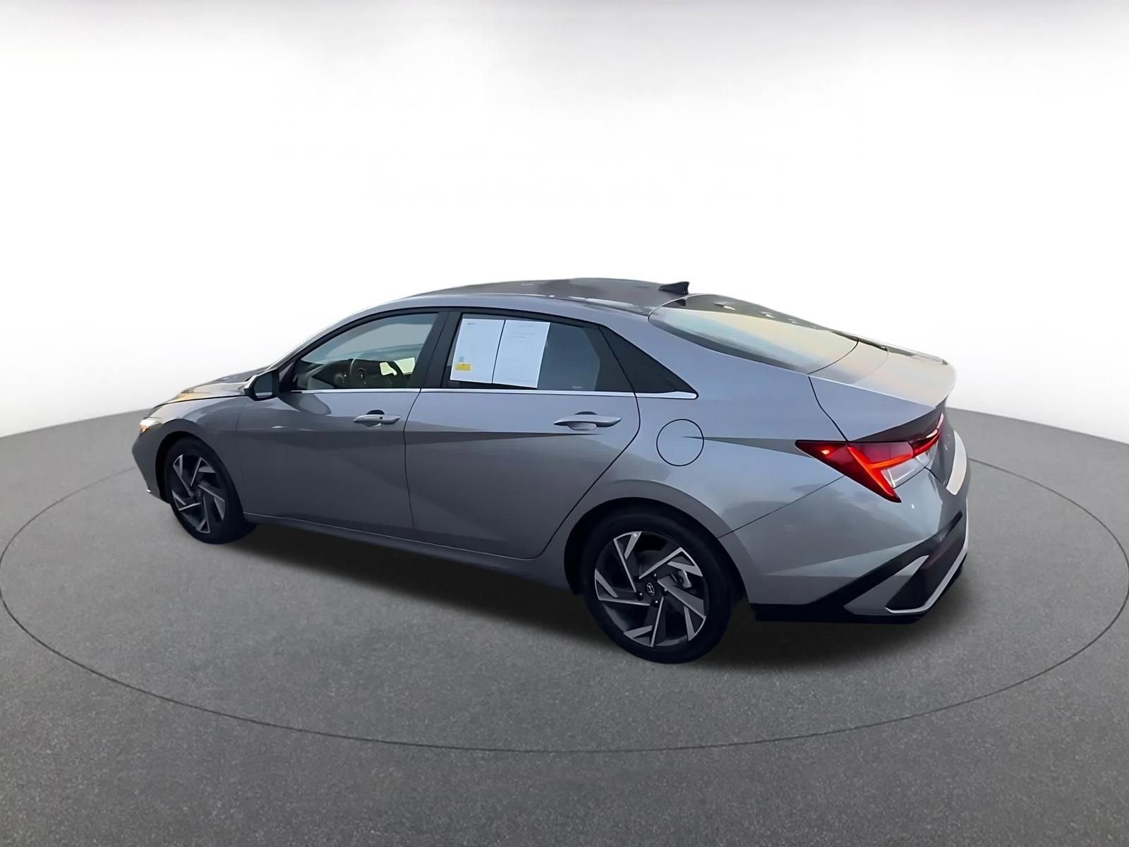 Used 2025 Hyundai Elantra SEL FWD image 11