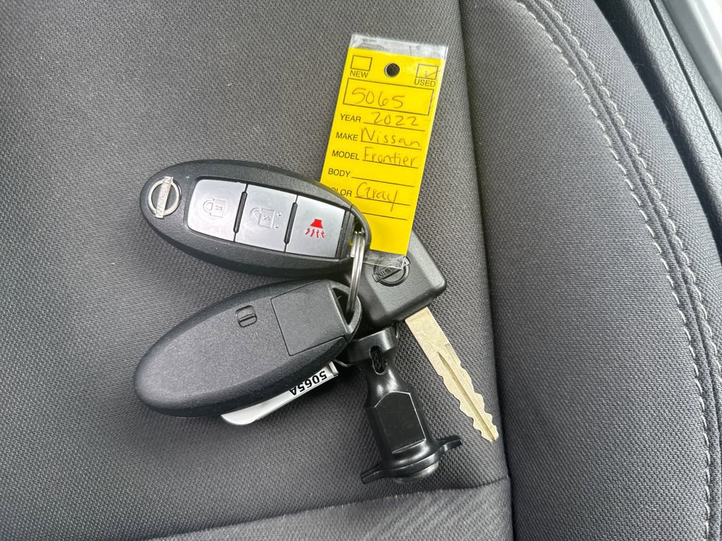 Used 2022 Nissan Frontier SV w/ Technology Package RWD image 27