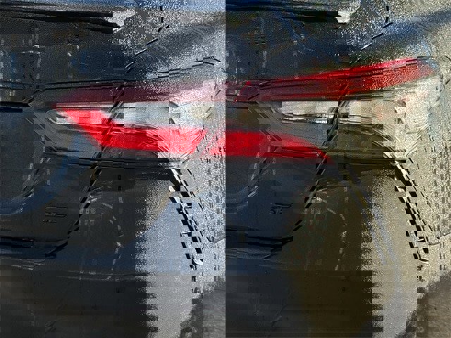 Used 2023 Toyota Camry SE image 6