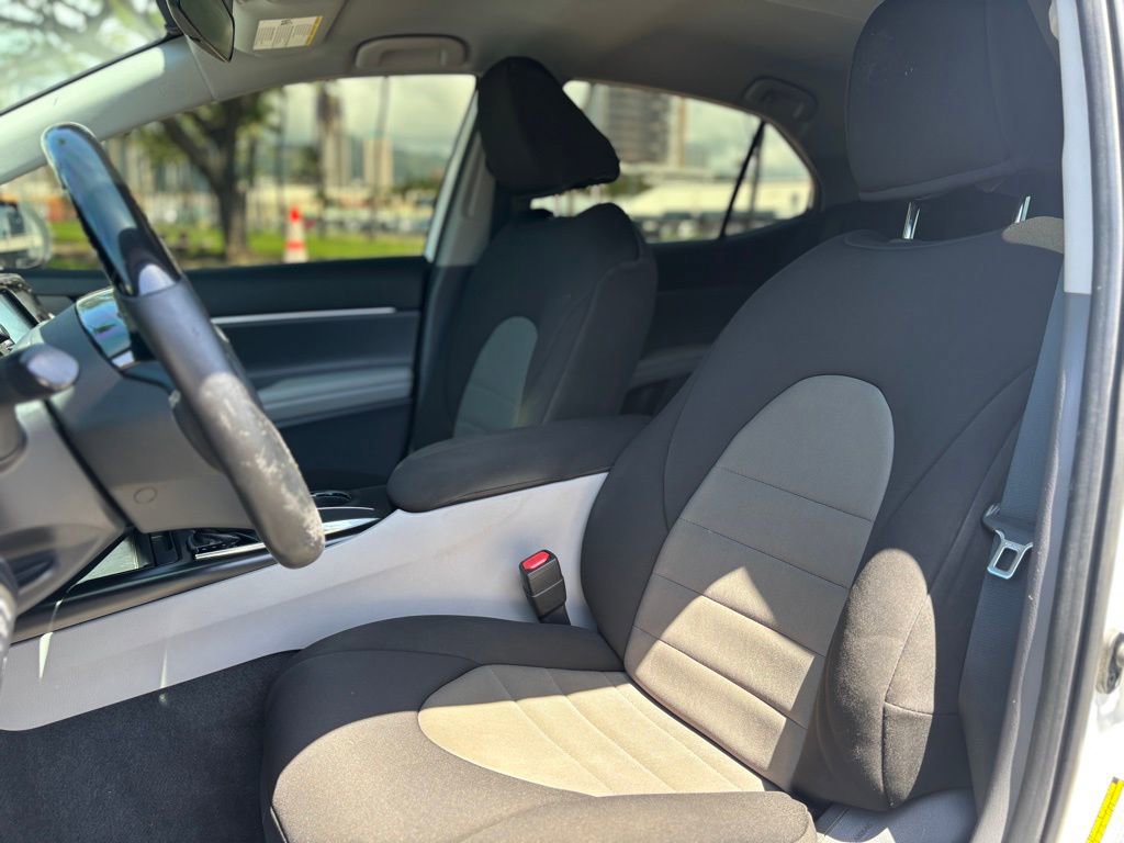 Used 2019 Toyota Camry L image 8