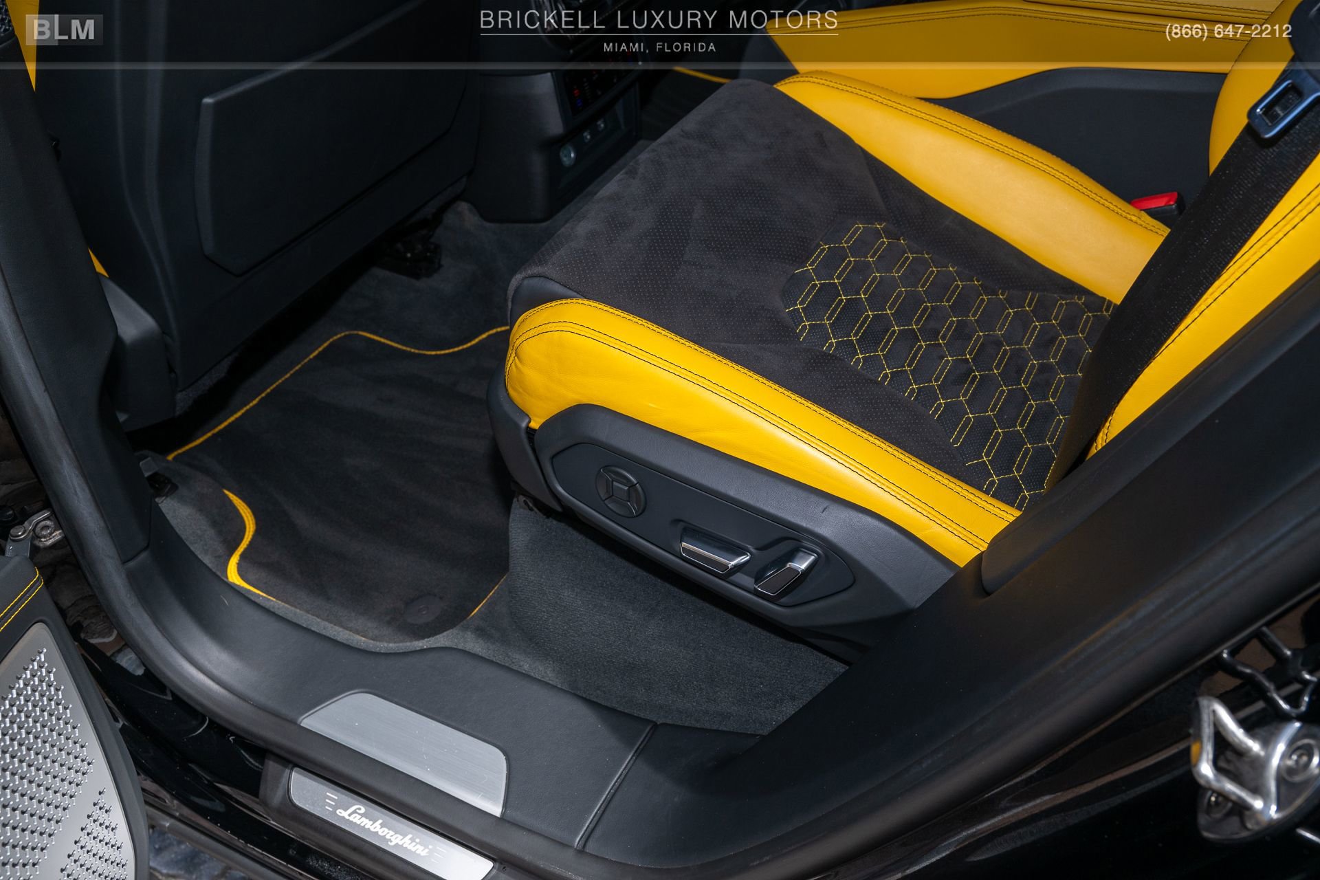 Used 2022 Lamborghini Urus AWD/4WD image 20