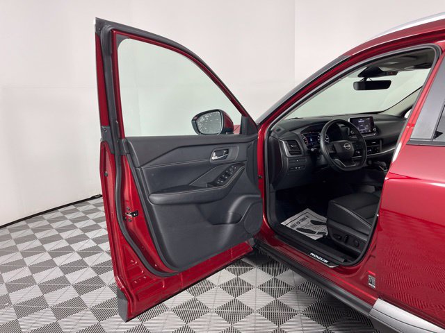 Certified 2025 Nissan Rogue SV w/ SV Premium Package FWD image 17