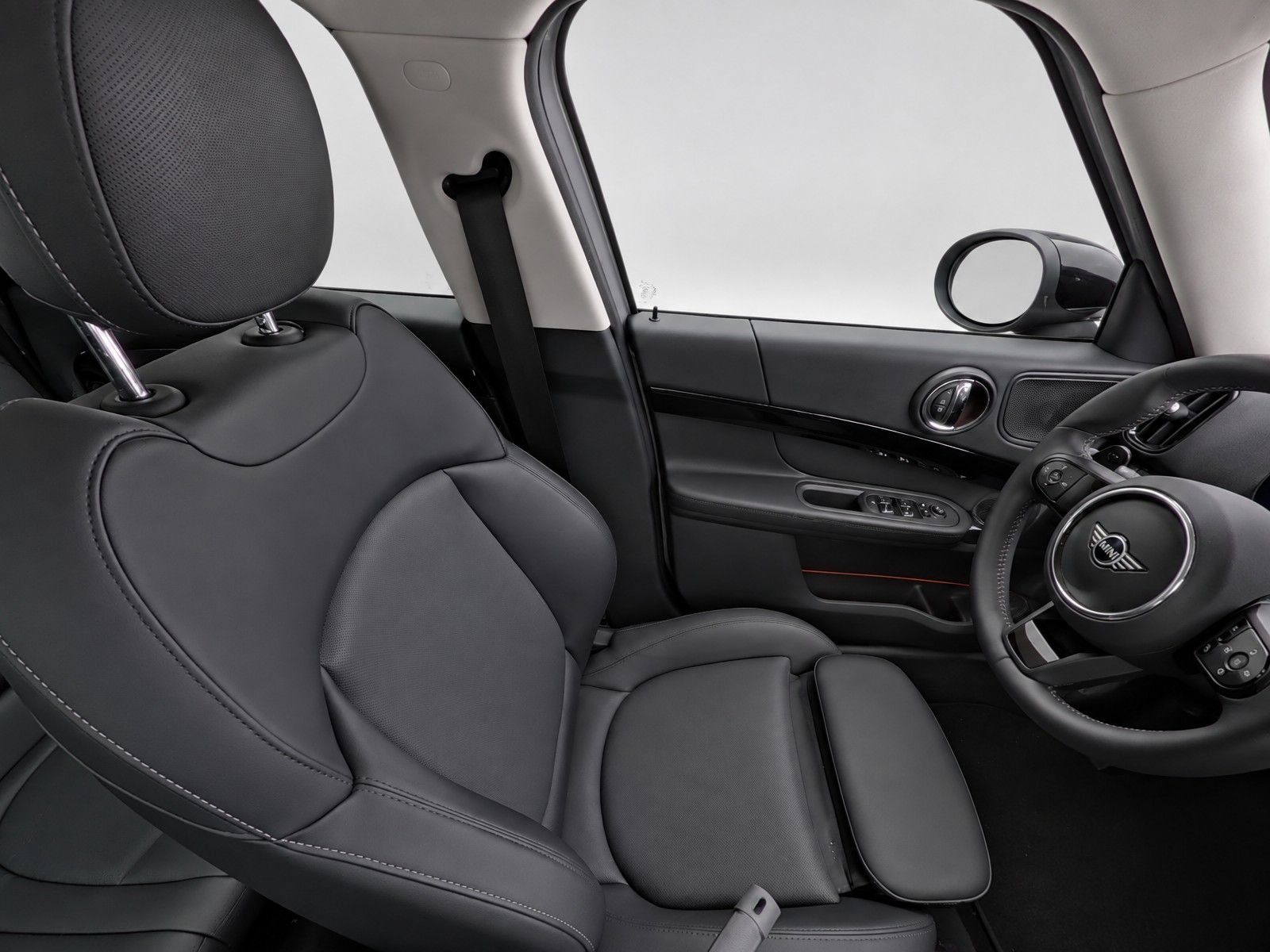 Used 2024 MINI Cooper Countryman S w/ Premium Package FWD image 13
